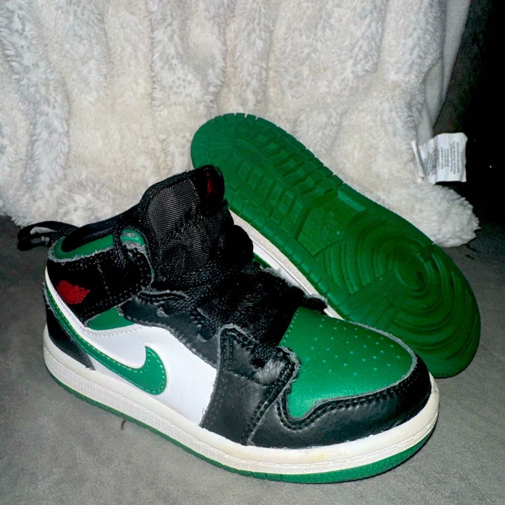 The Jordan 1 Mid Green